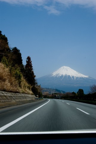 富士山が見える高速道路