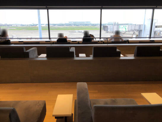 羽田空港のパワーラウンジ ノースの座席