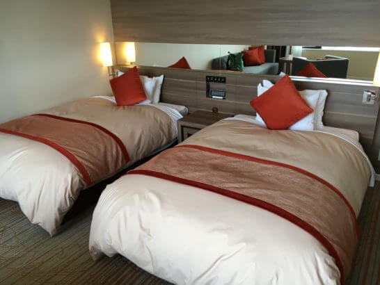 フルーツパーク富士屋ホテルの客室のベッド